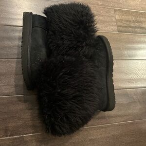 black fur around uggs